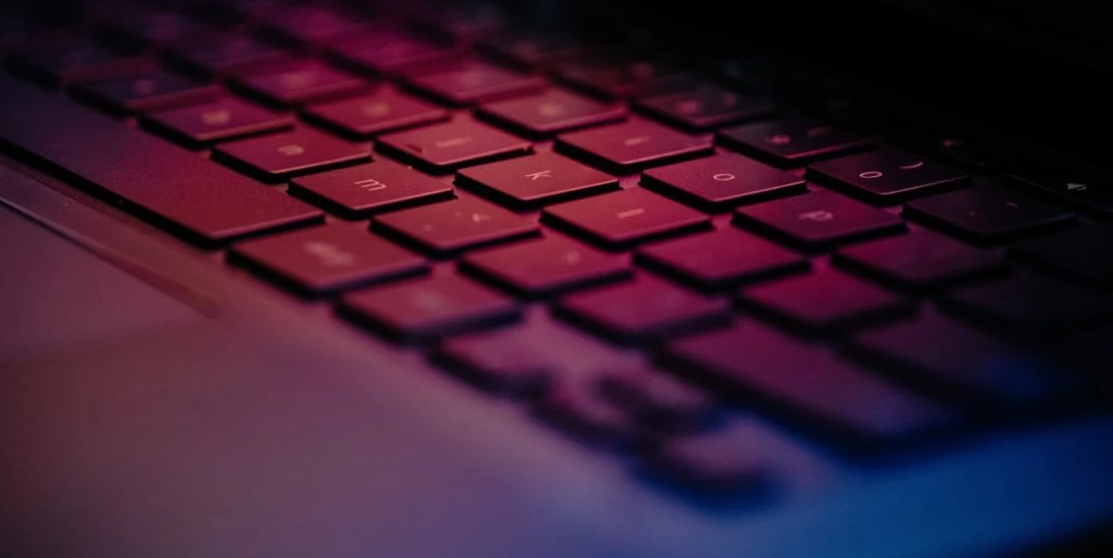 https://cms.pracuj.pl/content/uploads/2023/03/roonz-nl-svhi9yym29o-unsplash_Easy-Resize.com_-1024x682.jpg