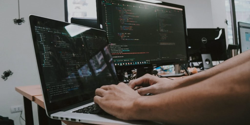 https://cms.pracuj.pl/content/uploads/2023/07/shamin-haky-Uhx-gHPpCDg-unsplash-1-1024x576.jpg