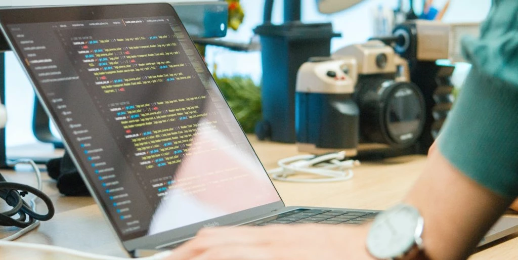 https://cms.pracuj.pl/content/uploads/2023/09/fatos-bytyqi-Agx5_TLsIf4-unsplash-1-1024x683.jpg