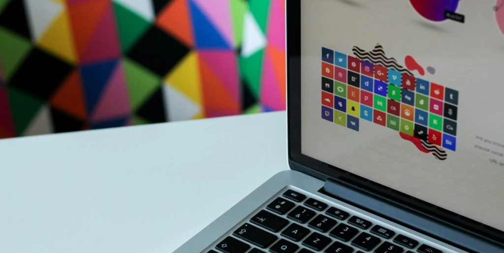 https://cms.pracuj.pl/content/uploads/2024/11/nordwood-themes-ubIWo074QlU-unsplash-1024x683.jpg