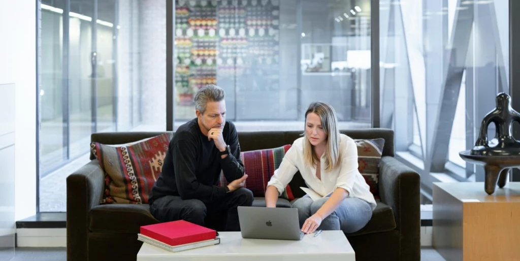 https://cms.pracuj.pl/content/uploads/2025/05/linkedin-sales-solutions-oFMI6CdD7yU-unsplash-1-1024x683.jpg