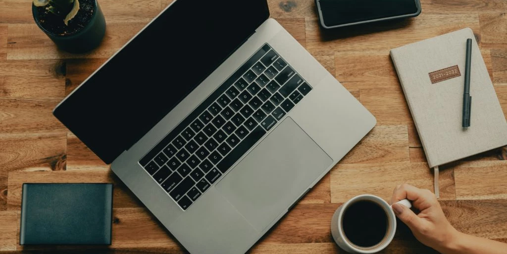 https://cms.pracuj.pl/content/uploads/2025/07/clay-banks-oO6Gm16Cqcg-unsplash-1024x683.jpg