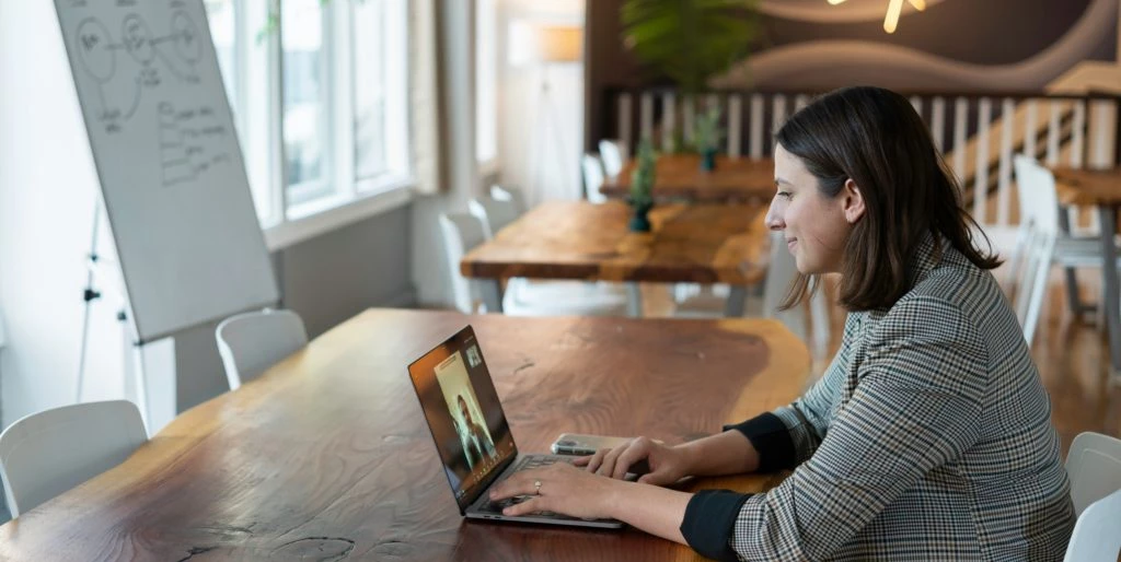 https://cms.pracuj.pl/content/uploads/2025/07/linkedin-sales-solutions-VtKoSy_XzNU-unsplash-e1753452316701-1024x609.jpg