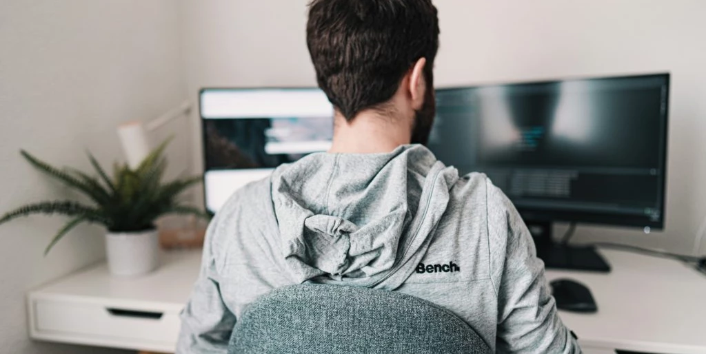 https://cms.pracuj.pl/content/uploads/2025/12/claudio-schwarz-bRejy-aKxv8-unsplash-1024x683.jpg